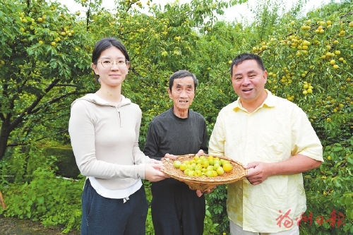 祖孙三代“梅”开三度　“新桂”树旁共话丰年
